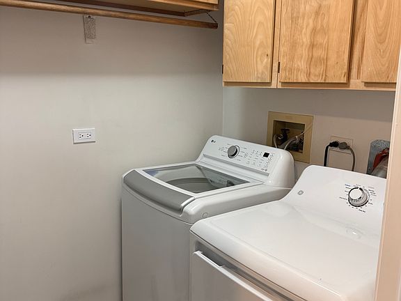 3rd image of 2547 College Hill Cir #2547