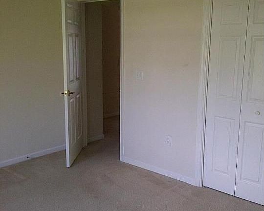 4th image of 32 Louisburg Ln