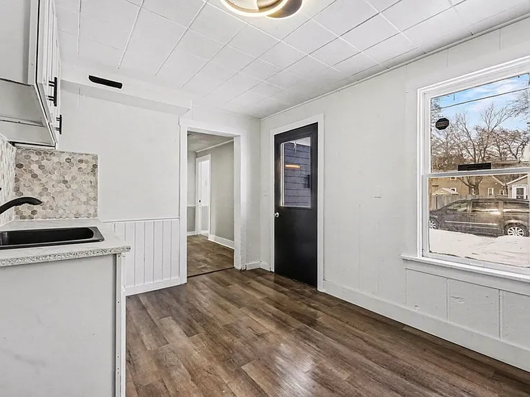249 Washington Ave — Photo 8