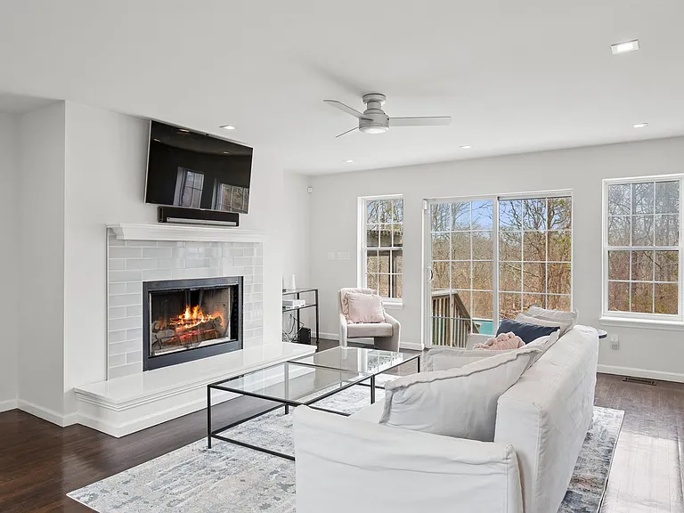 71 Old Canoe Place Rd — Photo 12