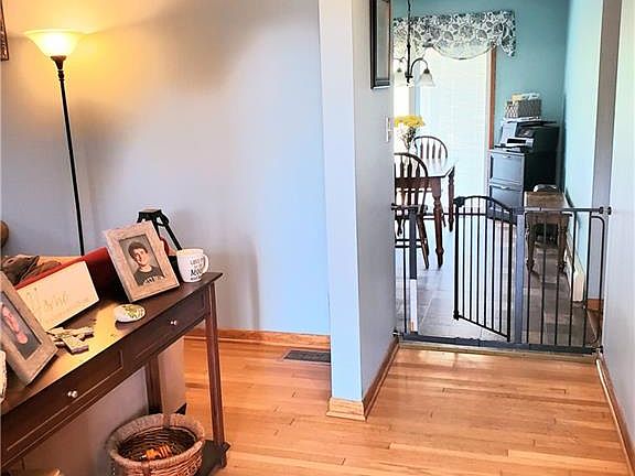 2nd image of 104 Bett Mar Ln