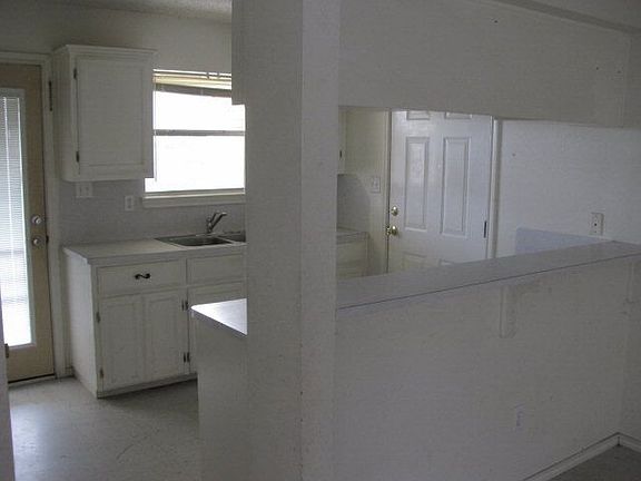 5th image of 1422 Julissa Dr