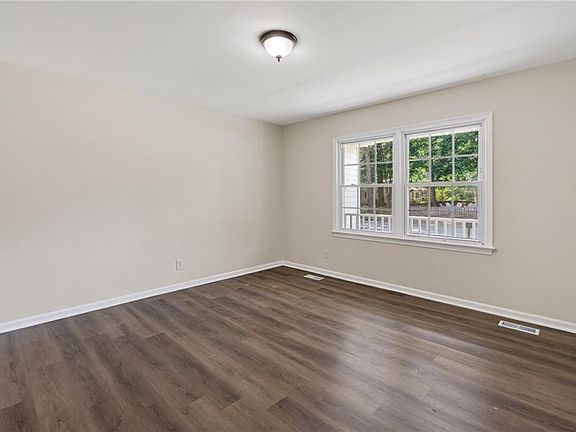 5th image of 601 Musket Ct