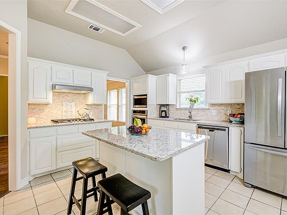 3rd image of 7001 Timberlane Dr