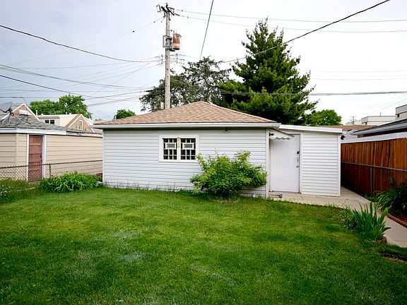 4th image of 6608 W Wellington Ave