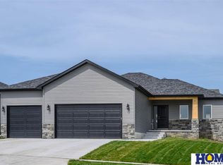 3249 N 92nd St, Lincoln, NE 68507