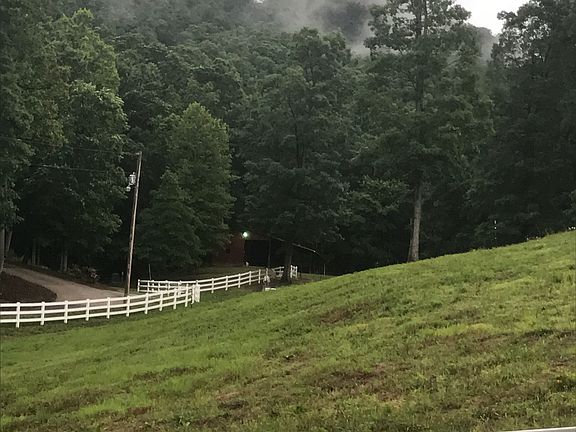 4th image of 510 Mountain Creek Ln