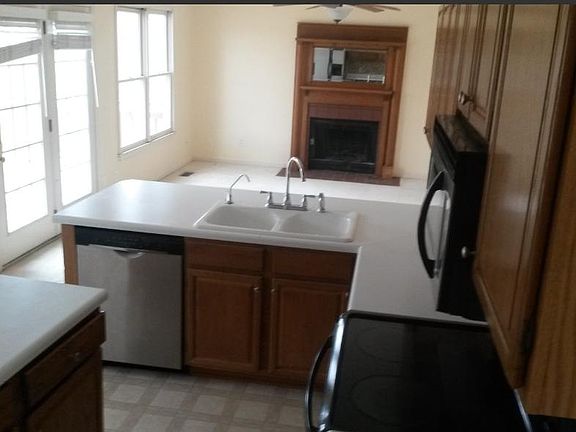 4th image of 709 W Creek Dr