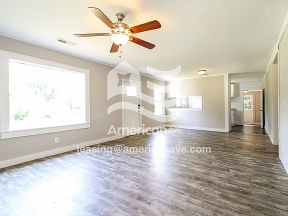 9793_003_living_room_13735187.jpg
