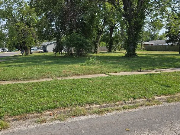 2830 Cayuga St, Granite City, IL 62040