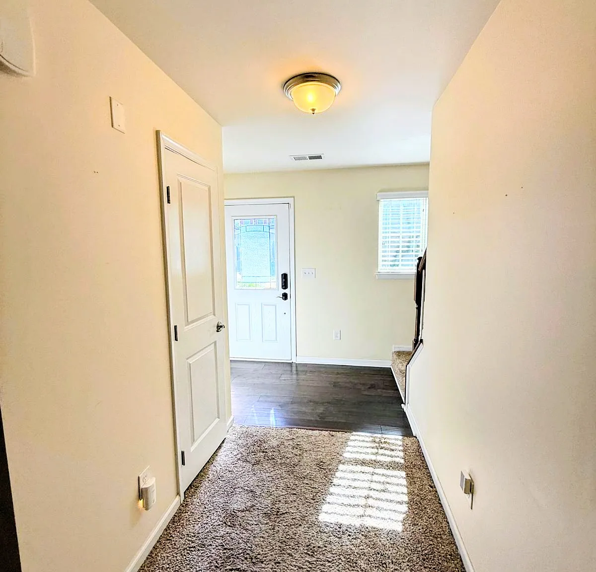 3 bed, 2.5 bath, 1839 sqft, $2,150 — Photo 2