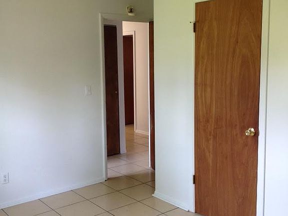 5th image of 3914 N Lawndale Ave