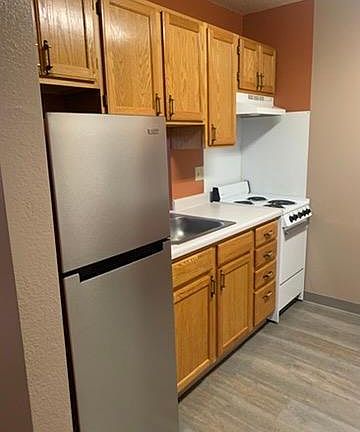 4th image of 31 Chestnut St E #2