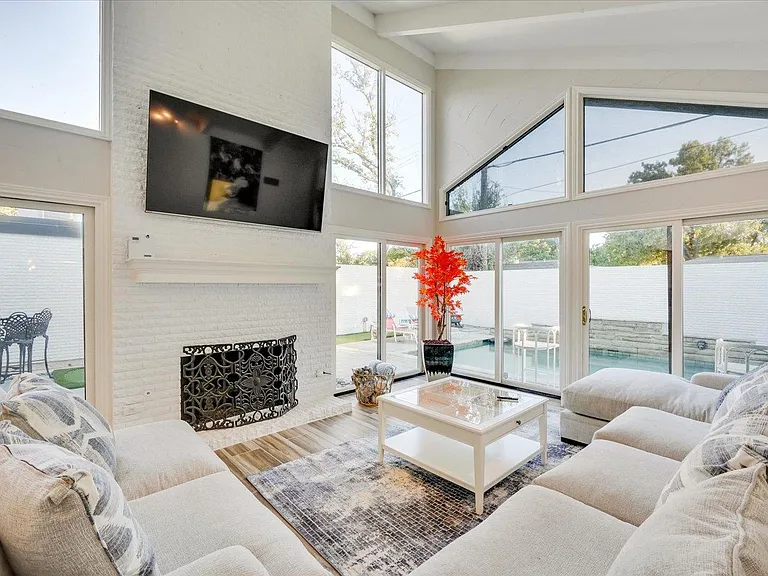 612 W Northgate Dr #612 — Photo 3