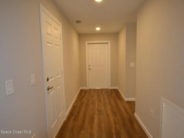 350 Dolphin St SE — Photo 2