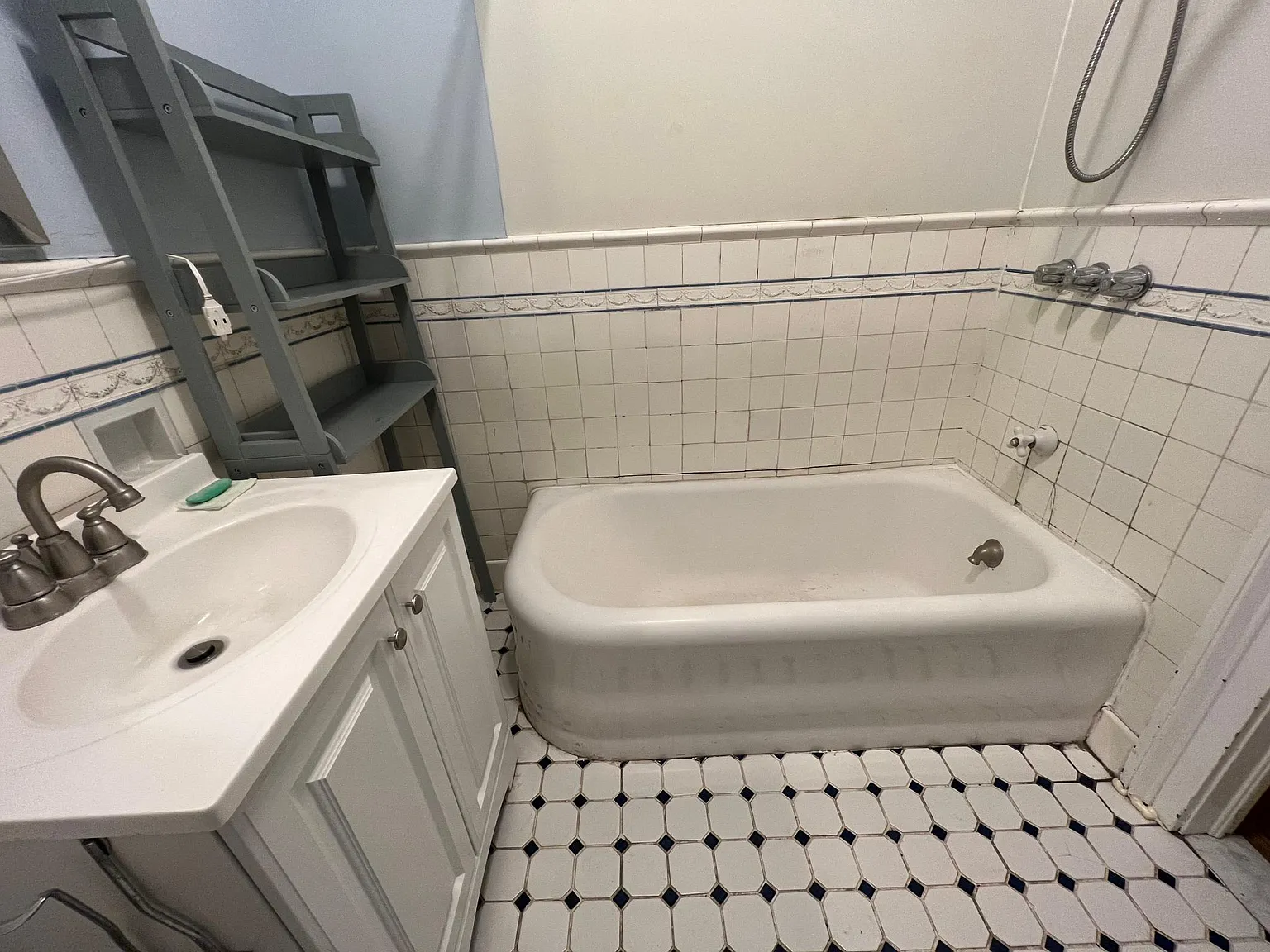 3 bed, 1300 sqft, $2,300 — Photo 4