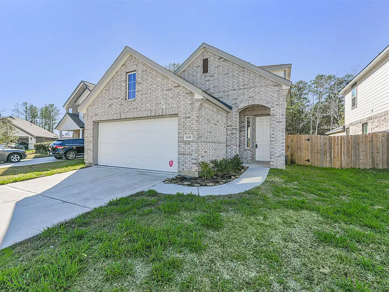 16911 Lagos Ln — Photo 2