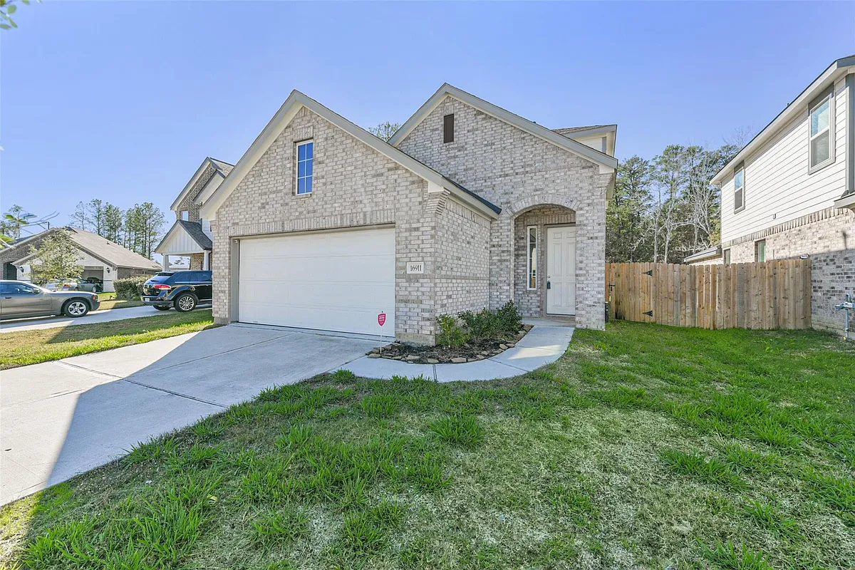 Building Photo - 16911 Lagos Ln