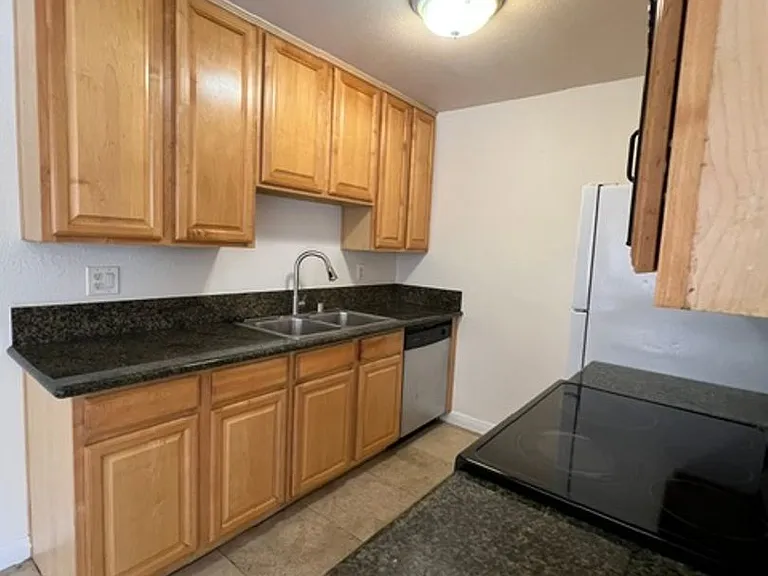 390 N 1st St #9 — Photo 6