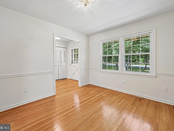 3rd image of 5 Tuckerton Rd