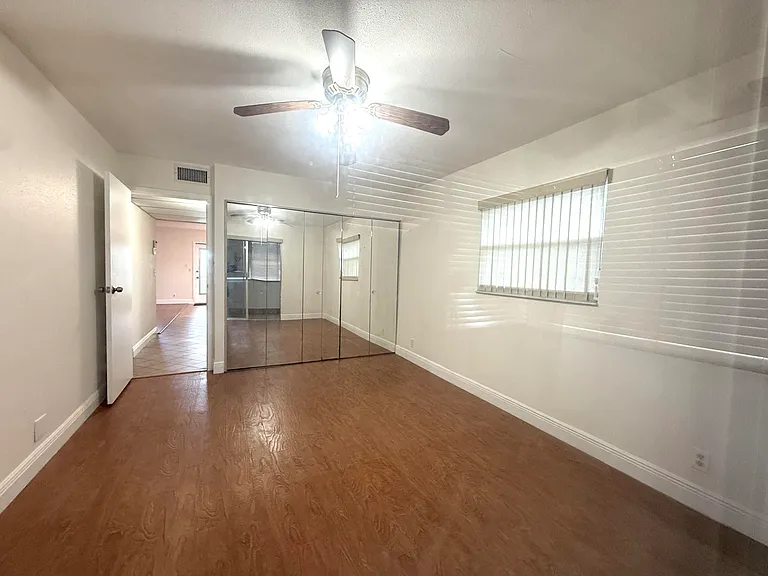569 Monaco Park #L — Photo 22