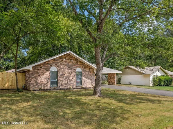5698 Shannon Dr, Horn Lake, MS 38637