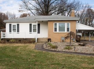 934 E Airline Dr, East Alton, IL