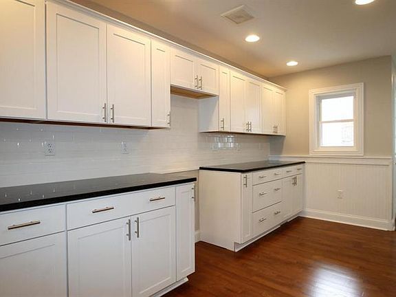 5th image of 1021 E Caldwell St