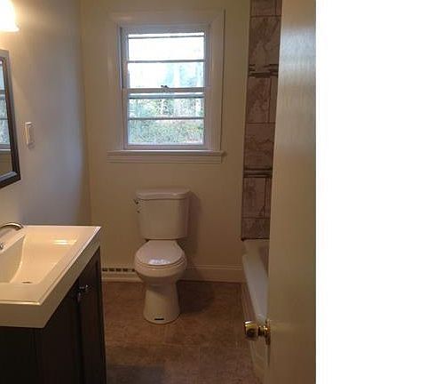 3rd image of 3037 Clarendon Dr