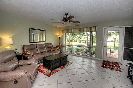 4th image of 2060 NE 26th St
