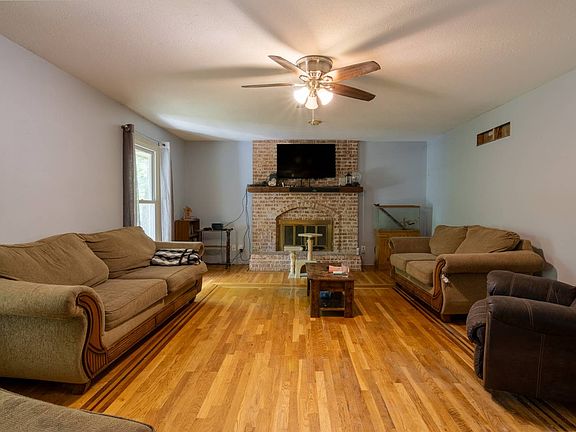 3rd image of 9726 NE 292nd St
