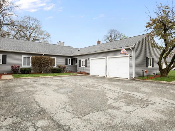 165 Applewood Dr Unit 165, Chicopee, MA 01022