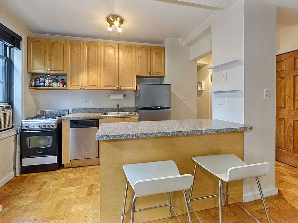 2nd image of 226 E 12th St Floor 9