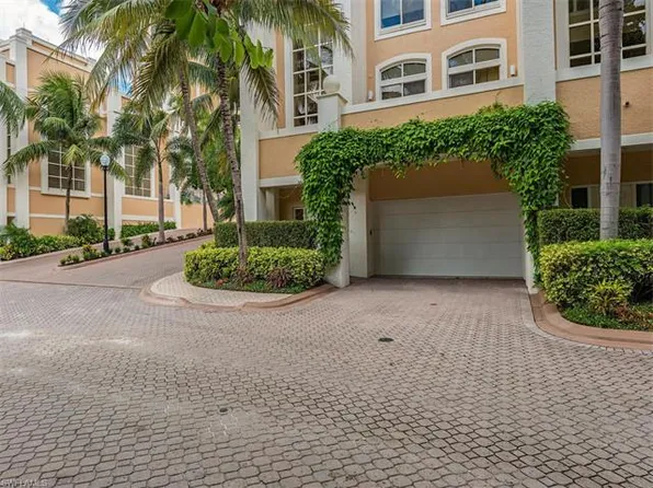 7071 Pelican Bay Blvd, Naples, FL 34108