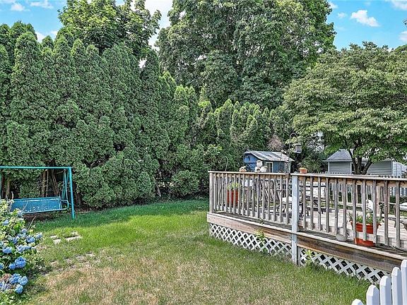 4th image of 141 Cornell St