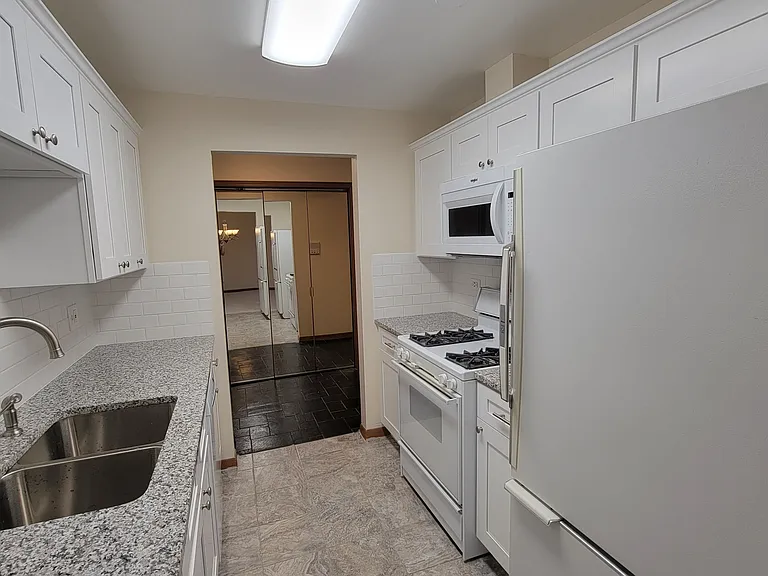 300 Thames Pkwy #2C — Photo 7