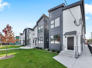 2858 W Harrison St #B, Chicago, IL 60612