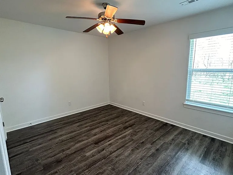 636 Hidden Springs Dr — Photo 12