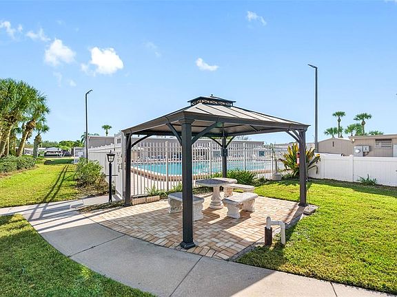 4th image of 223 Dolphin Dr N
