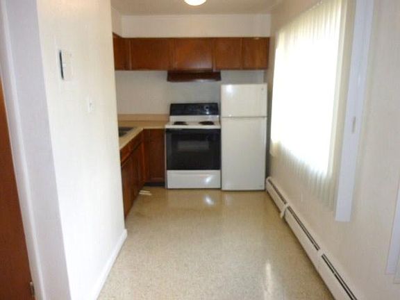 3rd image of 1443 Race St APT 34