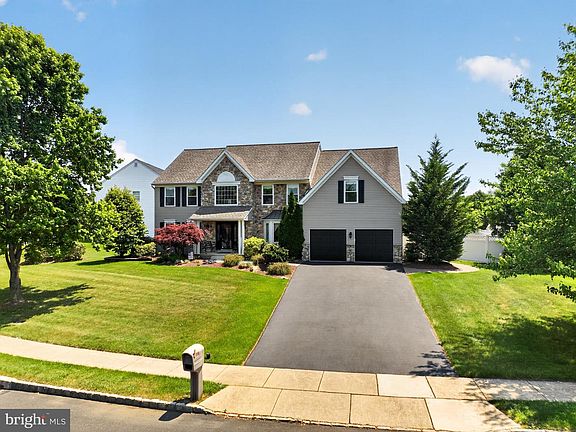 2nd image of 332 Evening Walk Ln