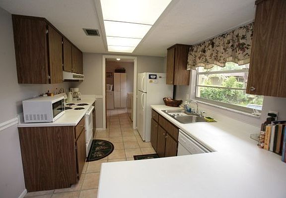 4th image of 842 Lucerne Cir