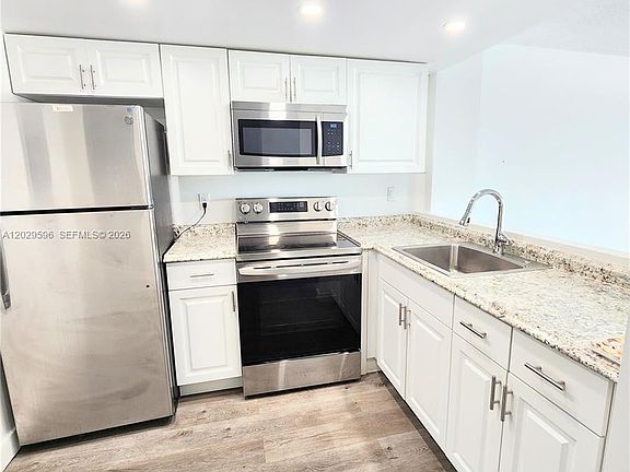 3rd image of 16465 NE 22nd Ave APT 610