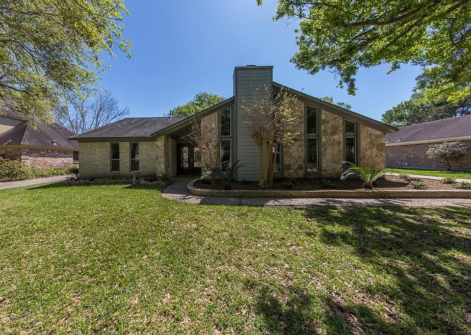 1st image of 15714 Heatherdale Dr