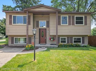 3362 Sashabaw Rd, Waterford, MI 48329