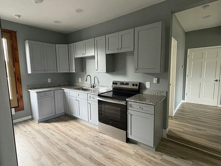 615 George St — Photo 47