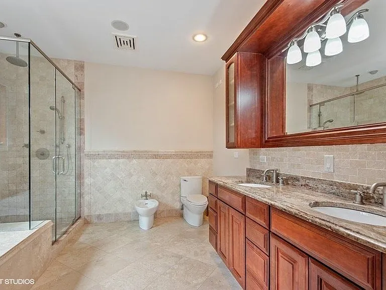 1560 Florence Ave — Photo 10