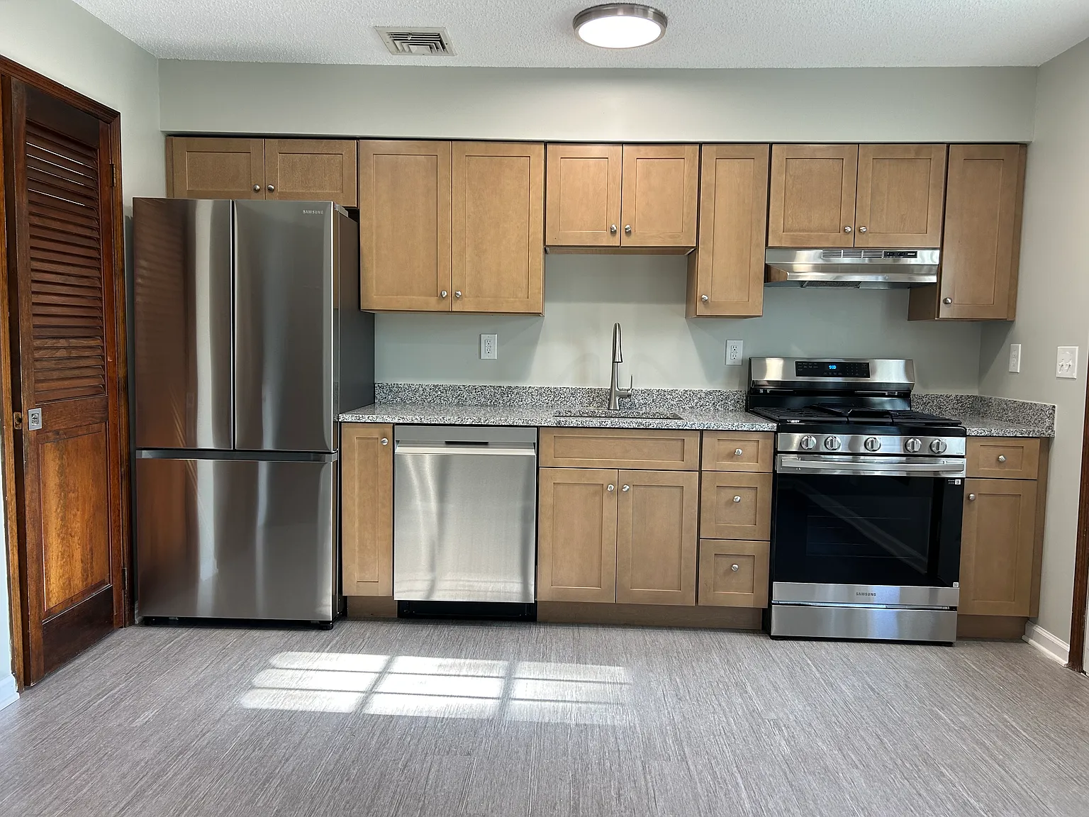 2 bed, 960 sqft, $2,700 — Photo 1