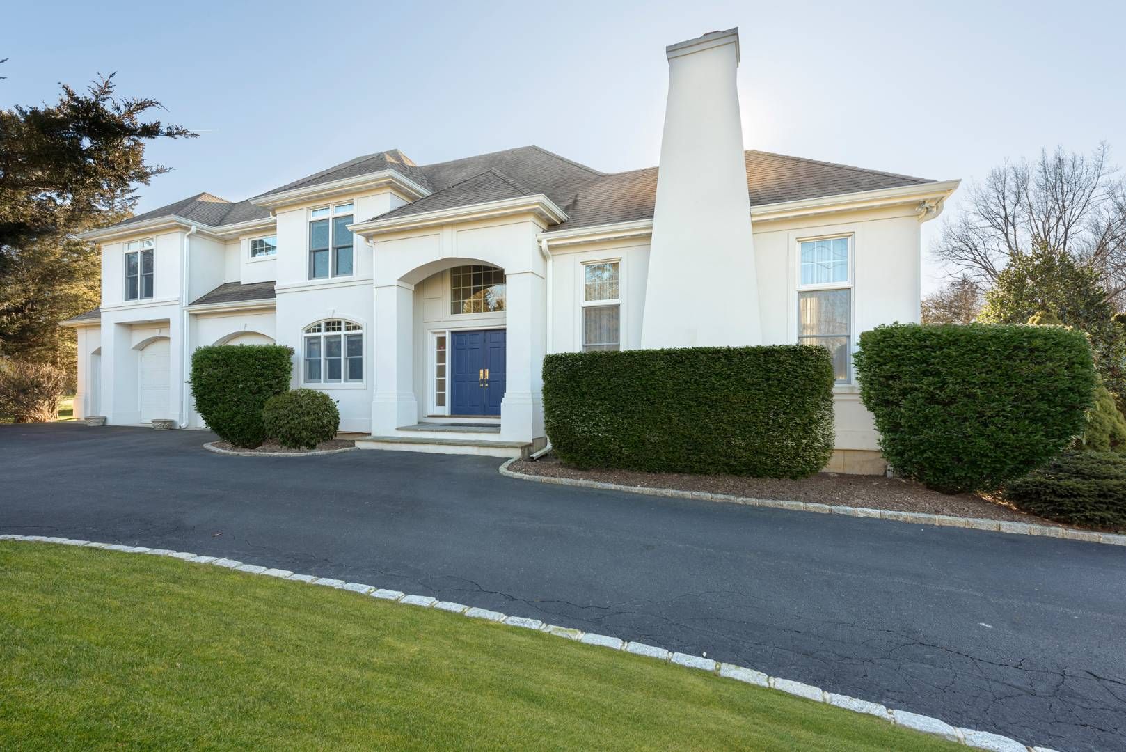 624 Hill St, Southampton, NY 11968 Out East