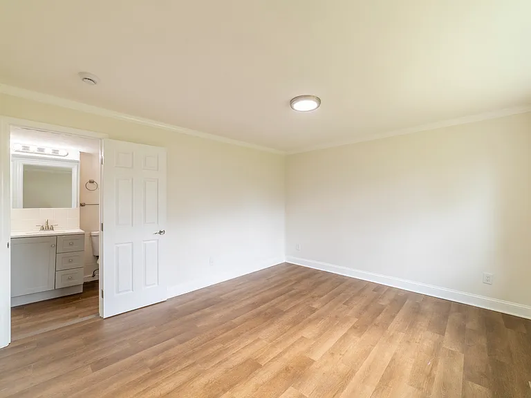 384 Sassafras Dr — Photo 5